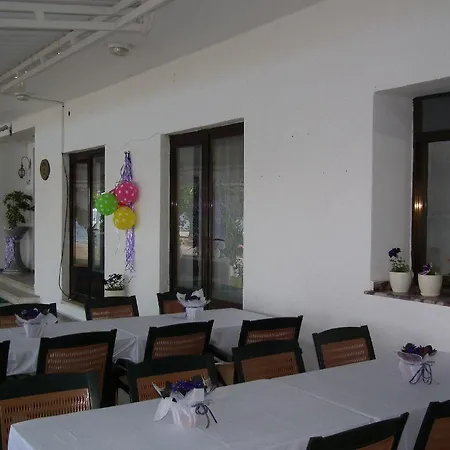 Eker Bermuda 2*