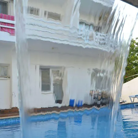 מלון Eker Bermuda